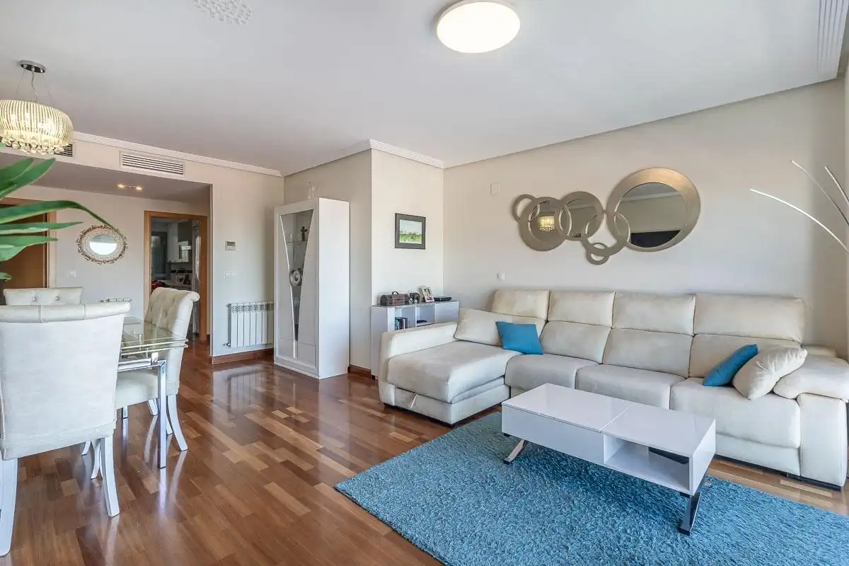 Living room of Flat for sale in Granada  with Air Conditioner, Heating and Furnished