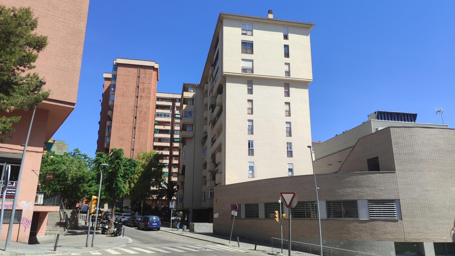 Vista exterior de Pis en venda en L'Hospitalet de Llobregat amb Aire condicionat, Calefacció i Parquet