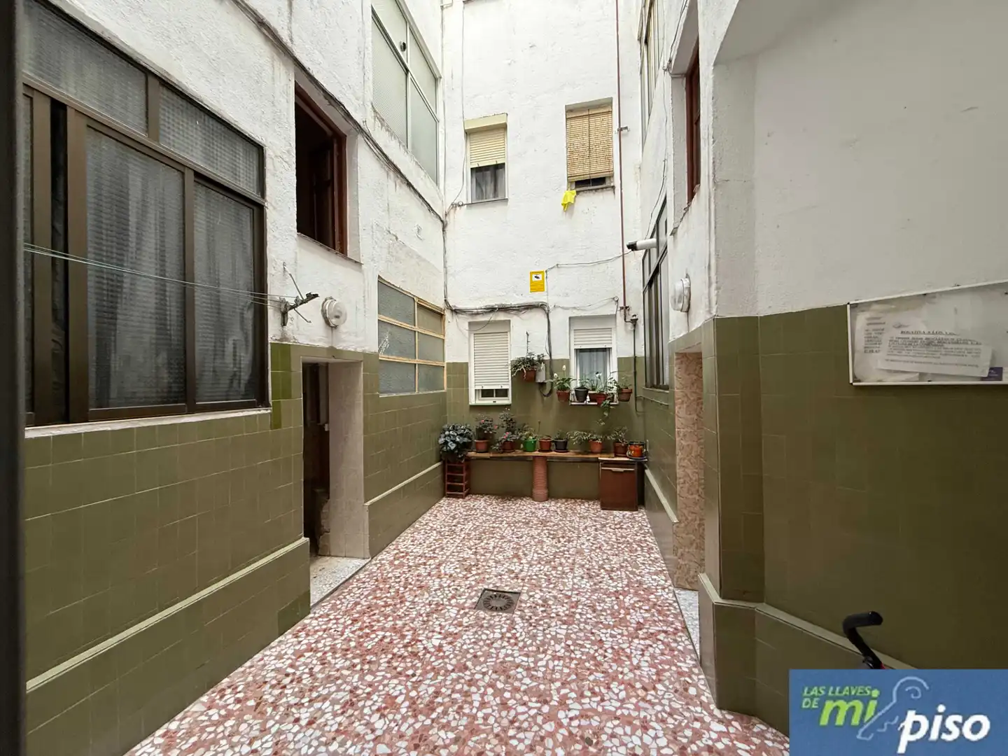 Außenansicht von Wohnung zum Verkauf in Valladolid mit Heizung, Parkett und Terrasse