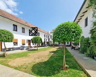 Vista exterior de Casa o xalet en venda en  Córdoba Capital amb Aire condicionat, Calefacció i Jardí privat