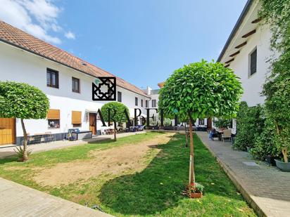 Vista exterior de Casa o xalet en venda en  Córdoba Capital amb Aire condicionat, Calefacció i Jardí privat