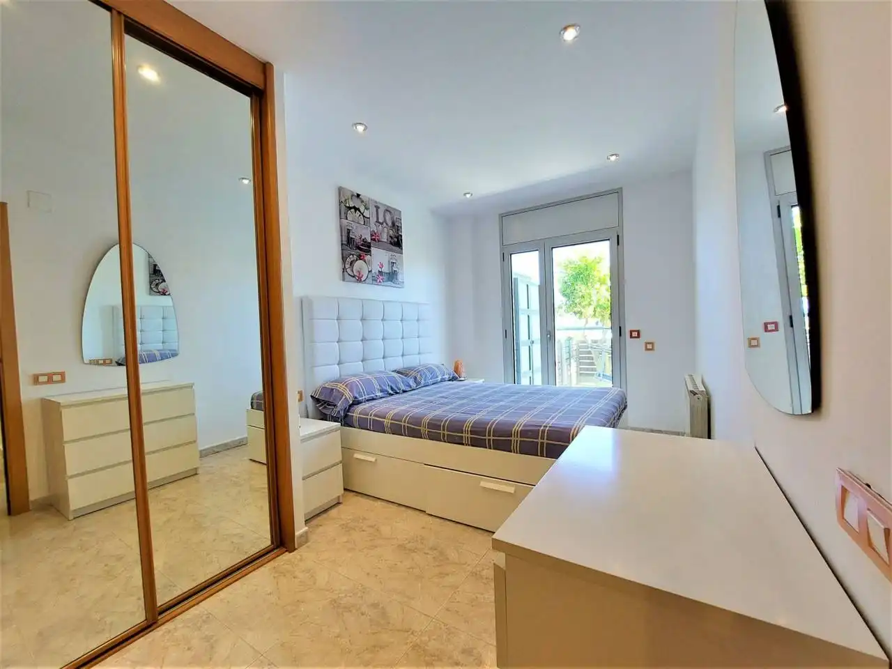 Habitación de Piso de alquiler en Cubelles con Aire acondicionado, Calefacción y Jardín privado