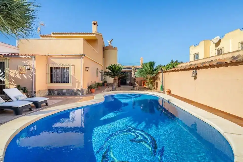 Piscina de Casa o xalet de lloguer en Torrevieja amb Aire condicionat, Calefacció i Jardí privat
