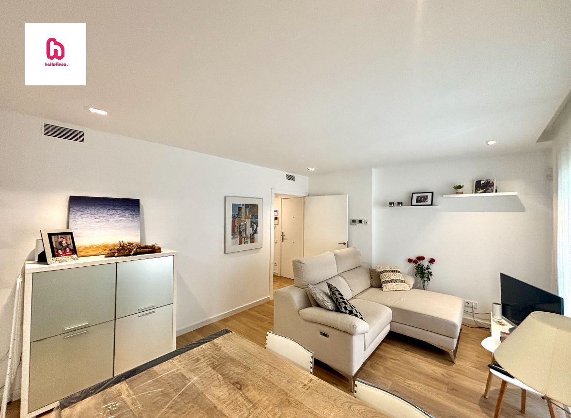 Living room of Flat for sale in Terrassa  with Air Conditioner, Heating and Parquet flooring