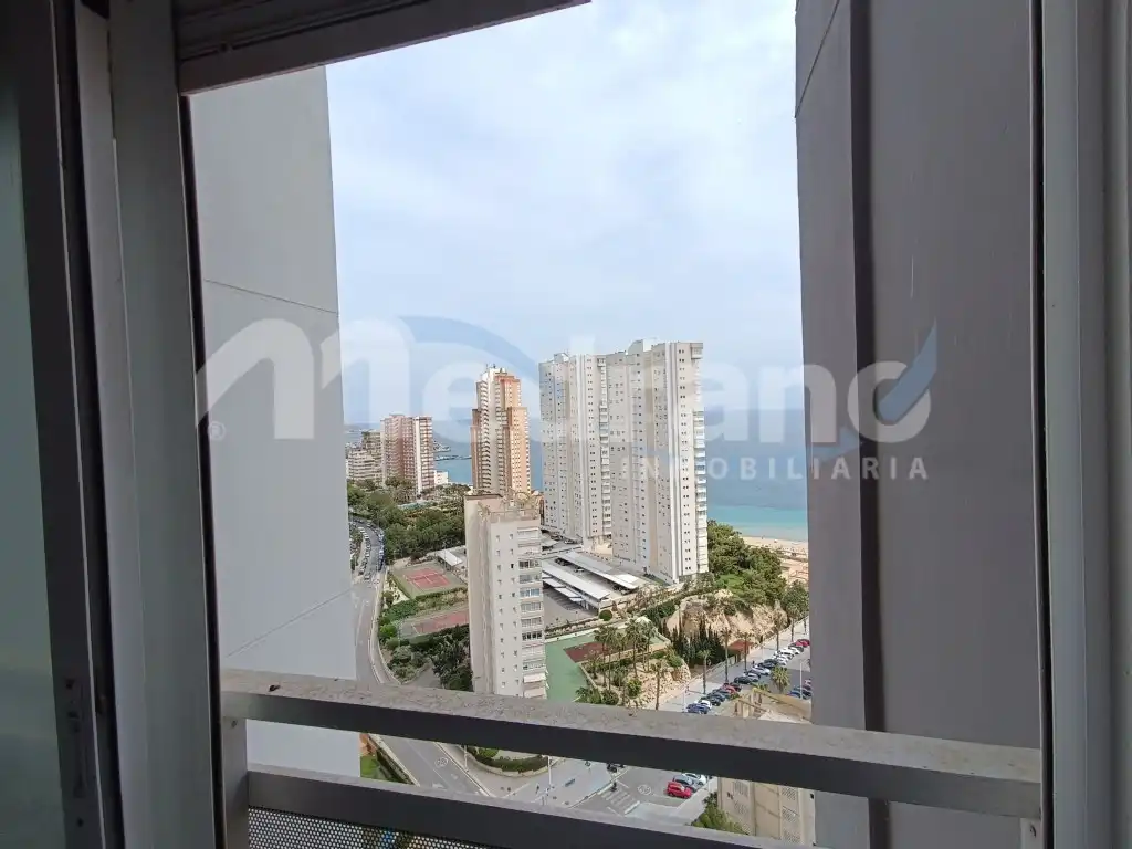 Habitación de Piso en venta en Benidorm con Jardín privado, Piscina y Amueblado