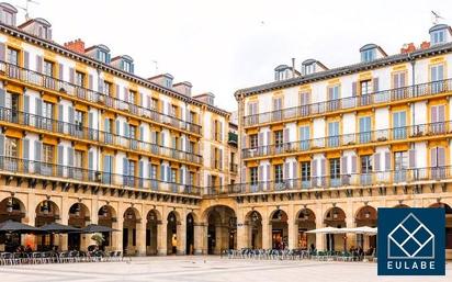 Vista exterior de Pis en venda en Donostia - San Sebastián  amb Balcó