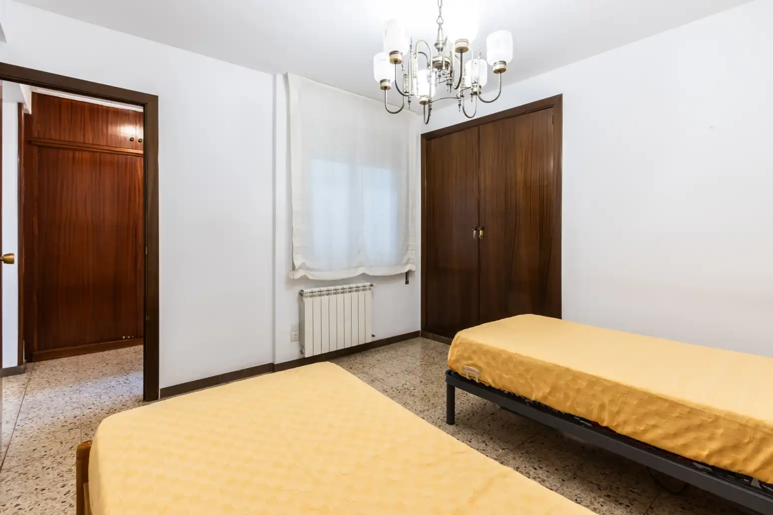 Dormitori de Casa adosada en venda en Terrassa amb Aire condicionat, Calefacció i Terrassa