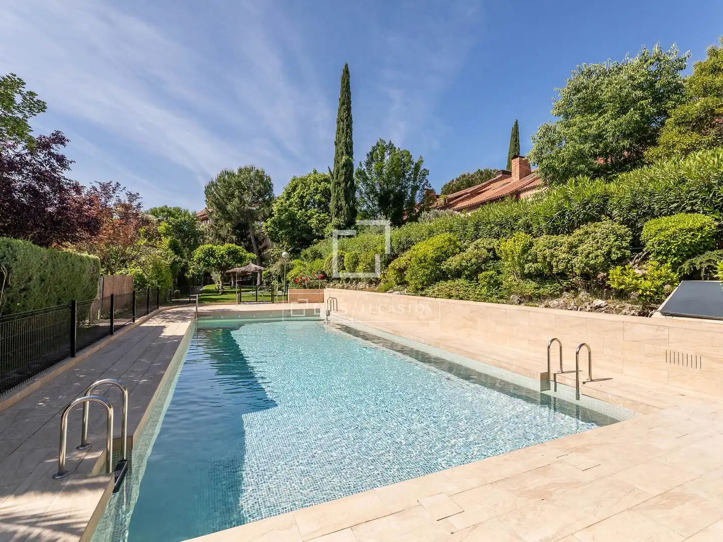 Piscina de Casa o xalet en venda en Majadahonda amb Aire condicionat, Jardí privat i Terrassa