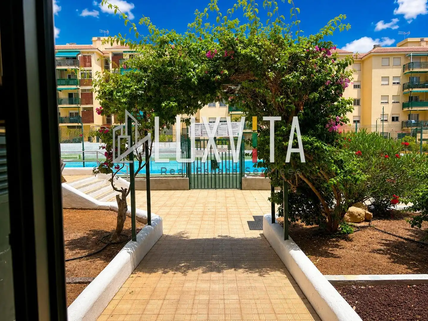 Vista exterior de Apartamento en venta en Arona con Terraza y Piscina comunitaria
