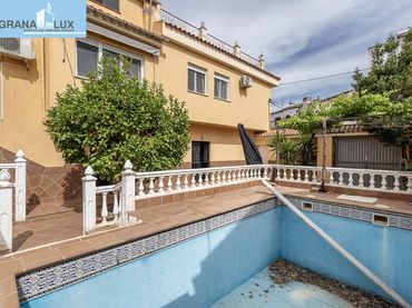 Villa con balcone in vendita a Calle de la Reina Mora