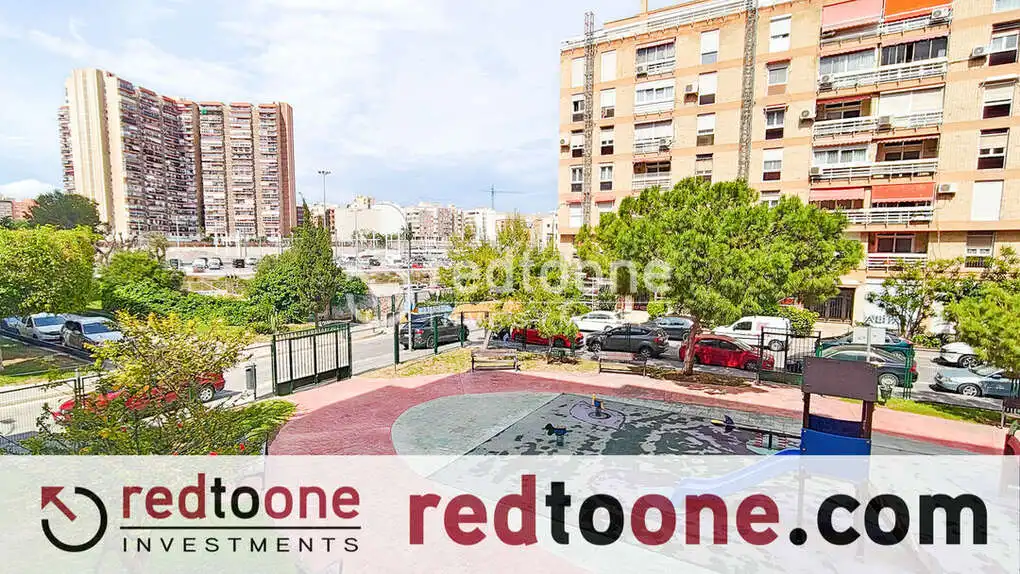 Vista exterior de Pis en venda en Alicante / Alacant amb Jardí privat, Terrassa i Piscina
