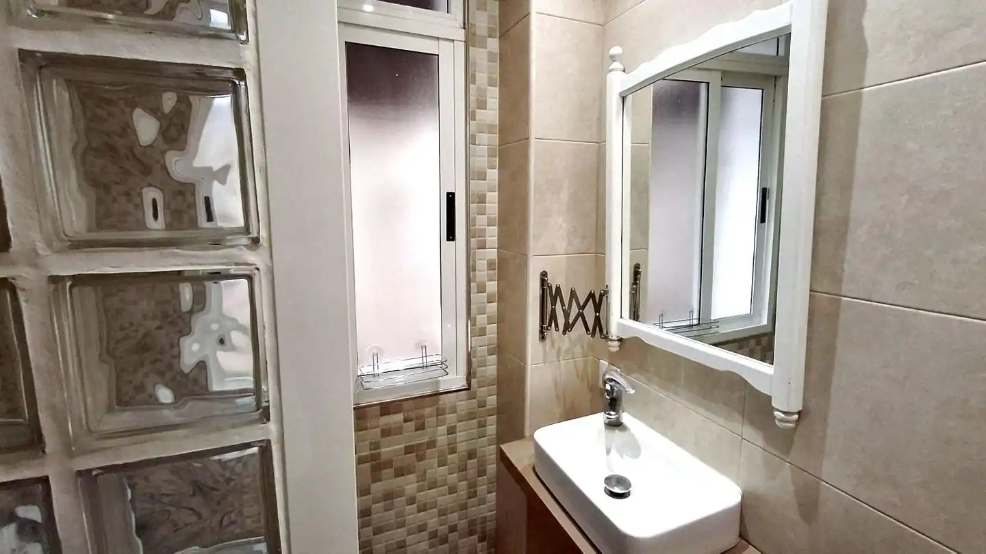 Badezimmer von Erdgeschoss zum Verkauf in A Coruña Capital  mit Heizung und Abstellraum