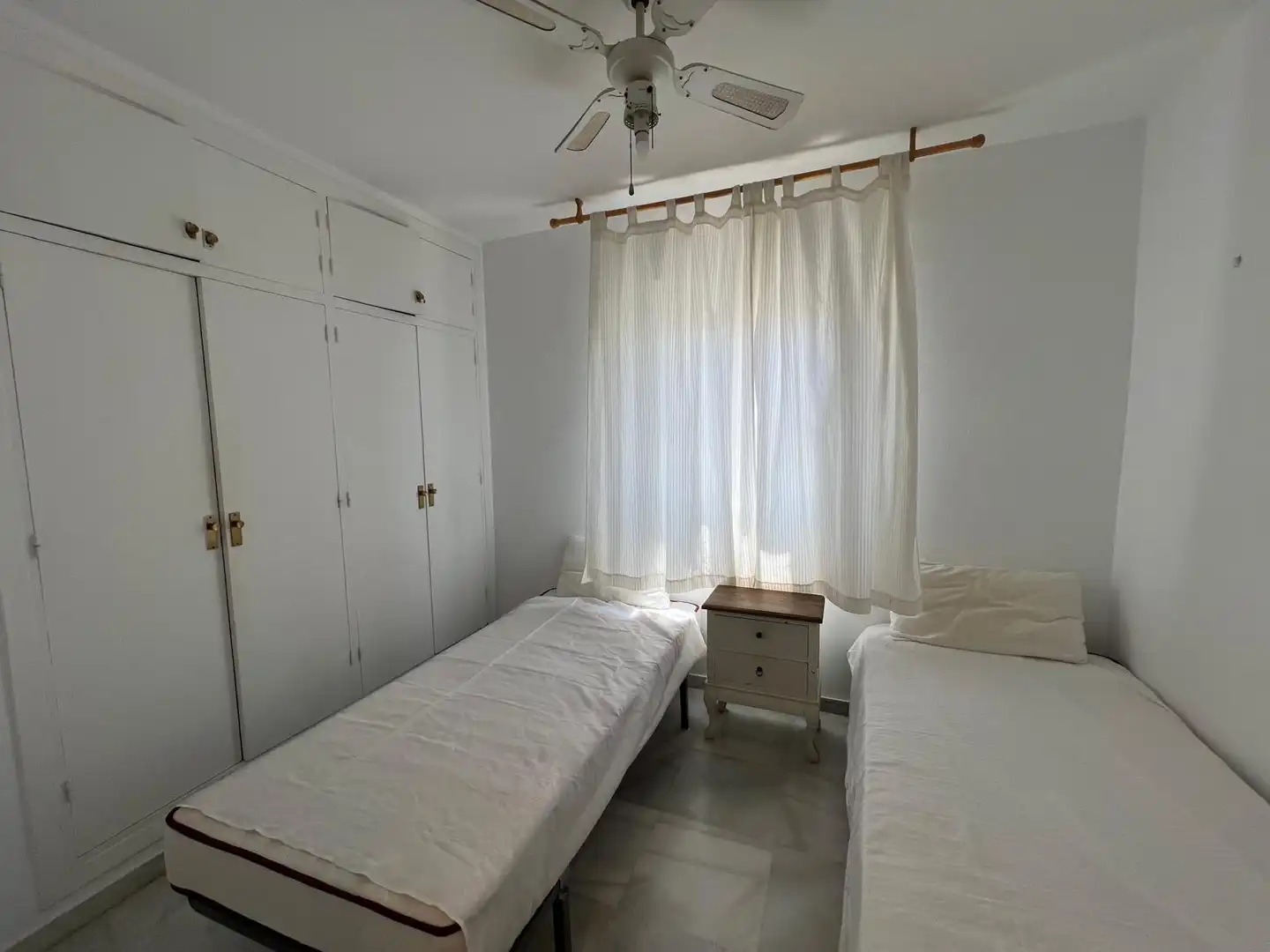 Habitación de Apartamento en venta en Estepona con Aire acondicionado, Terraza y Piscina