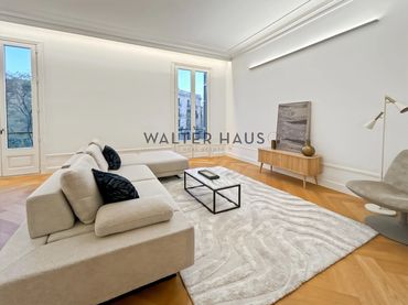Flat with balcony to rent in Carrer de Girona