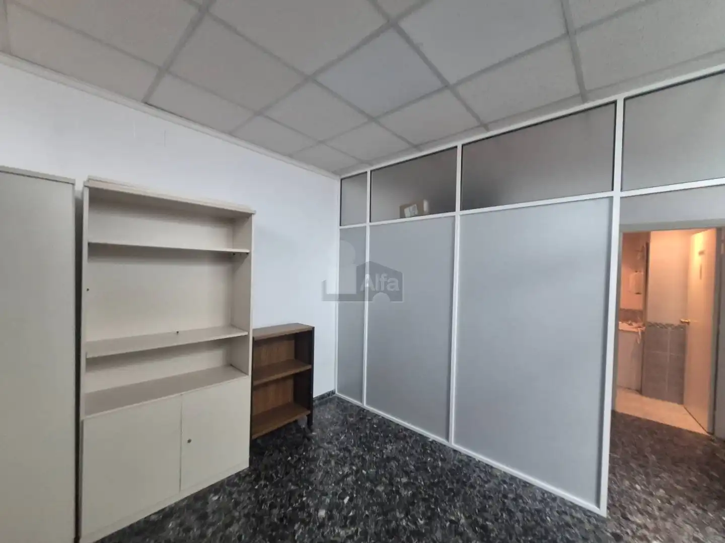 Office for rent in Patraix