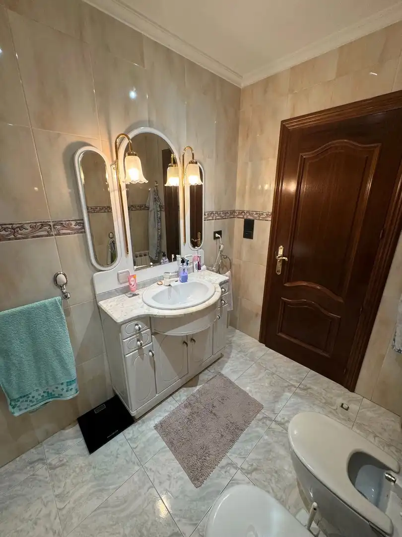 Baño de Casa adosada en venta en Valoria la Buena con Calefacción, Jardín privado y Parquet