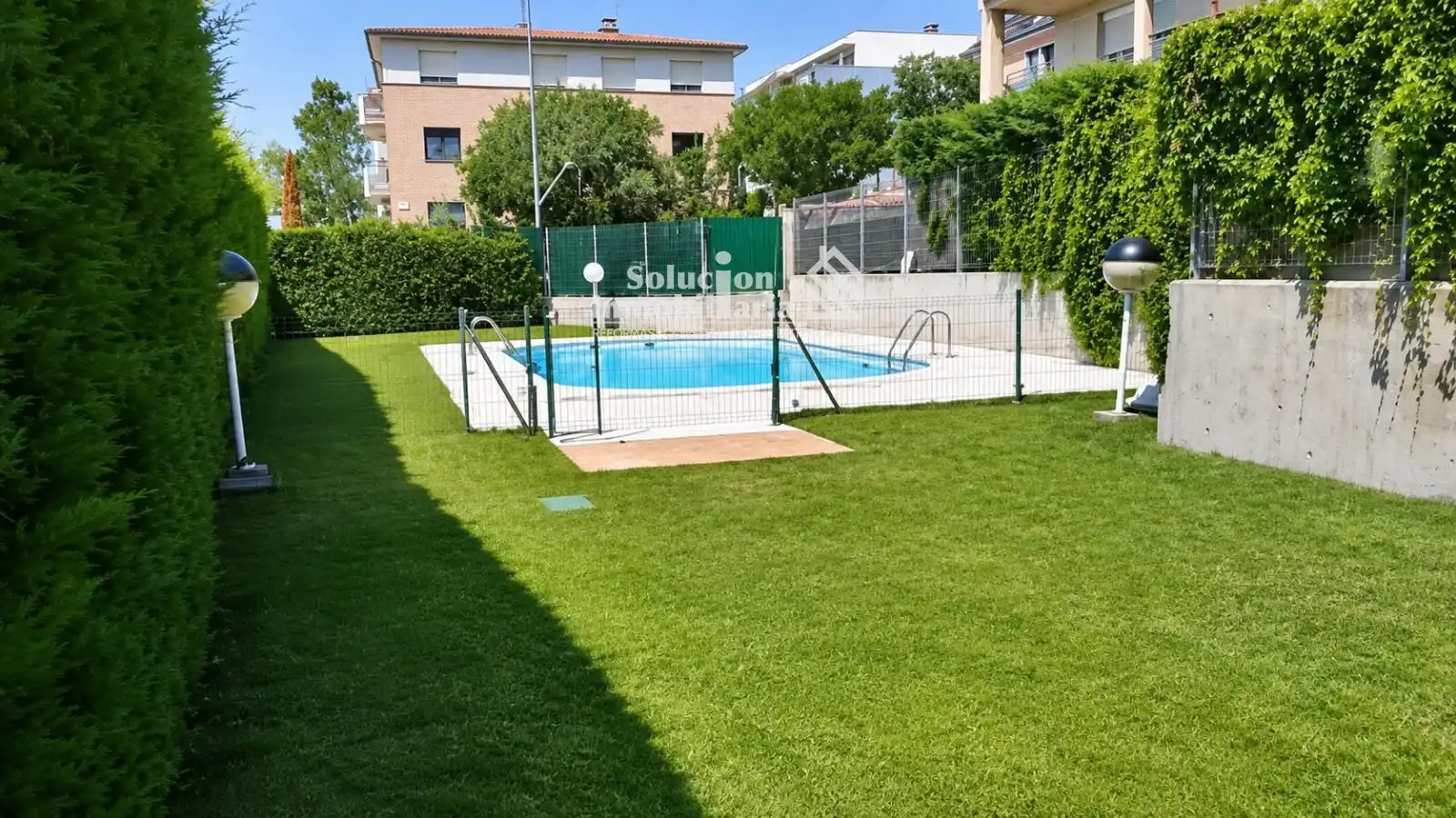Schwimmbecken von Maisonette zur Miete in Salamanca mit Heizung, Terrasse und Schwimmbad