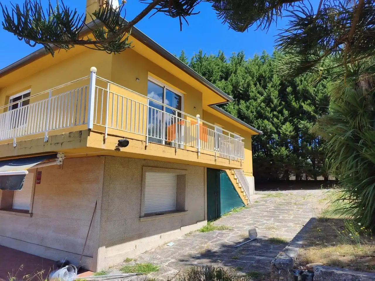 Vista exterior de Casa o chalet en venta en Vigo  con Calefacción, Jardín privado y Parquet
