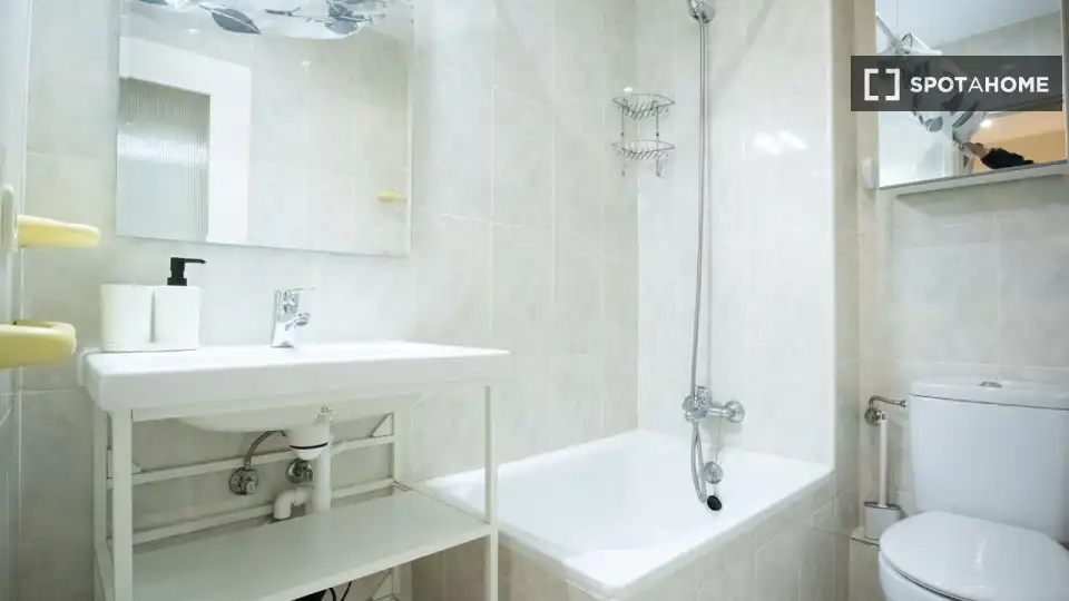 Bany de Apartament per a compartir en Madrid amb Aire condicionat, Calefacció i Terrassa