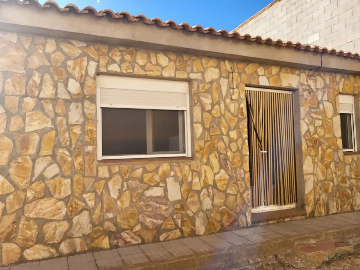 Vista exterior de Casa o chalet en venta en Sisante con Calefacción, Jardín privado y Terraza