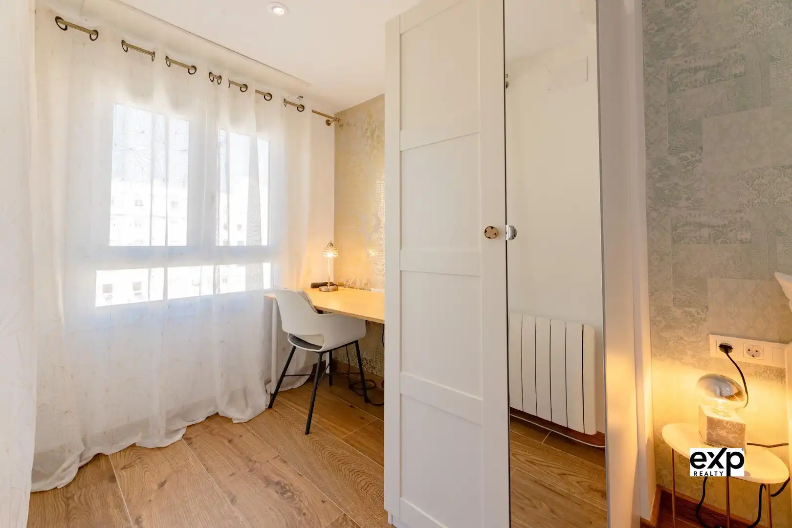 Dormitori de Apartament de lloguer en Valencia amb Aire condicionat, Calefacció i Terrassa