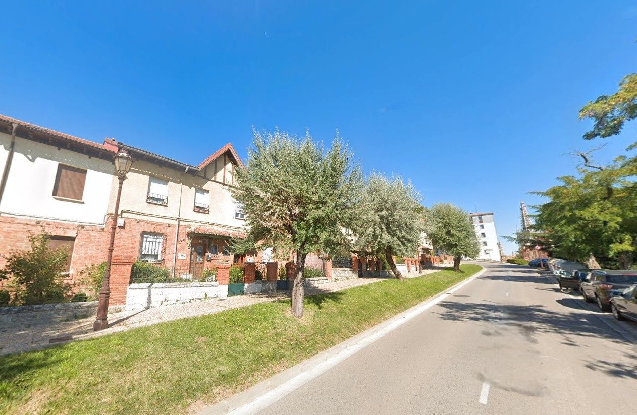 Exterior view of Single-family semi-detached for sale in Burgos Capital  with Heating, Private garden and Terrace