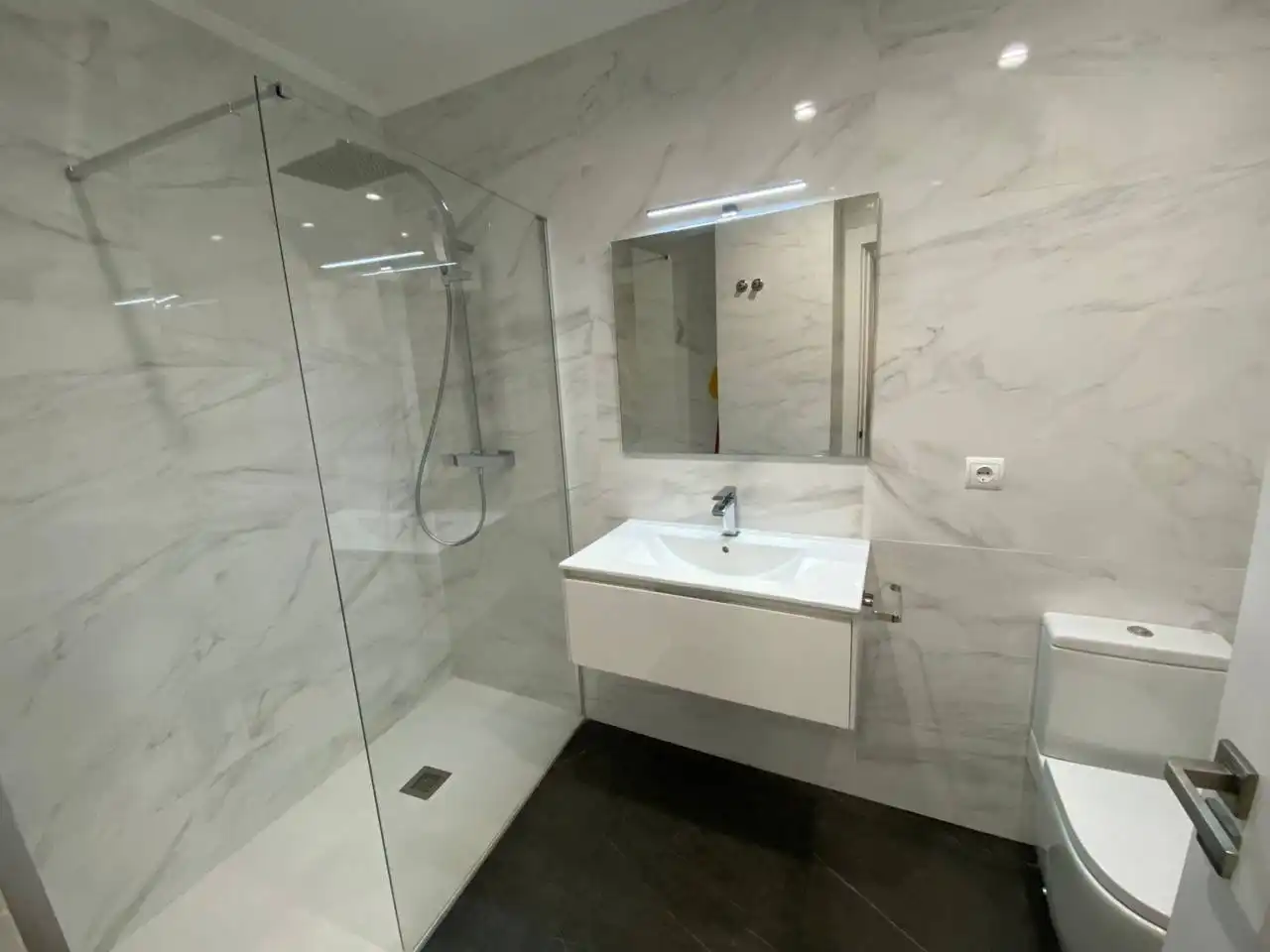 Badezimmer von Wohnung zur Miete in Santander mit Heizung und Möbliert