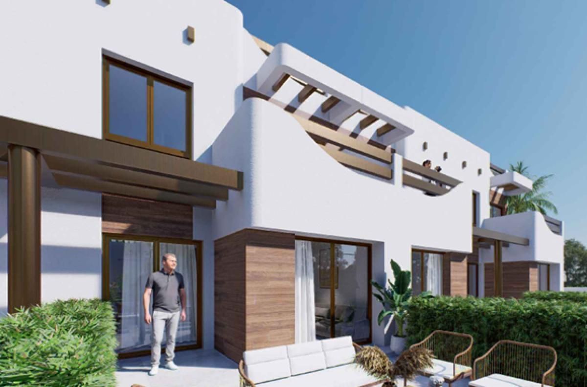 Vista exterior de Planta baja en venta en Torrevieja con Jardín privado, Terraza y Piscina comunitaria