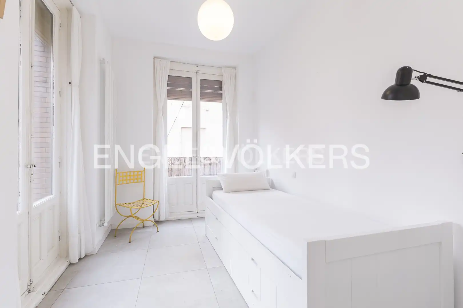 Bedroom of Flat for rent in Madrid  with Air Conditioner, Heating and Furnished
