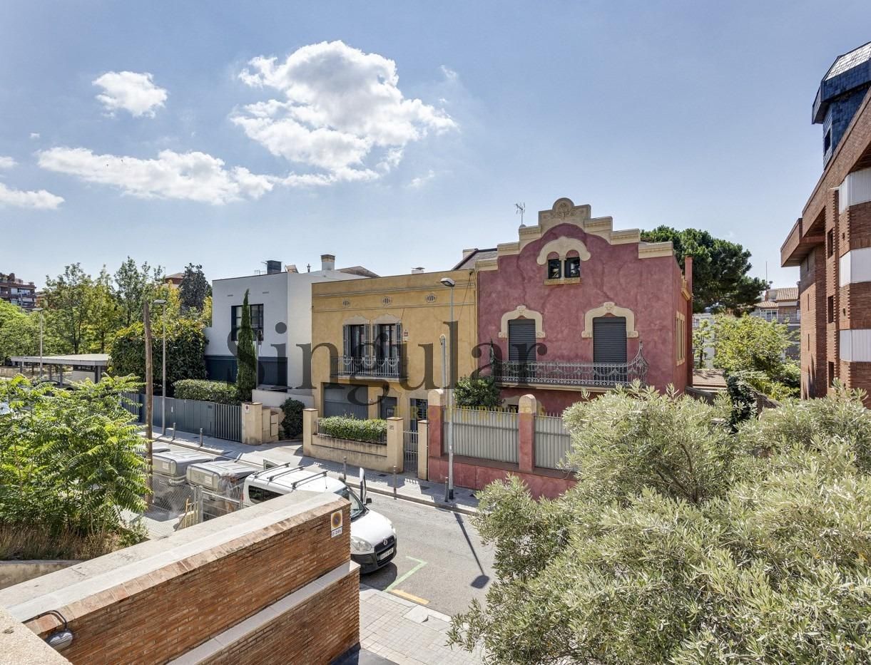 Exterior view of Flat for sale in  Barcelona Capital  with Air Conditioner, Heating and Terrace