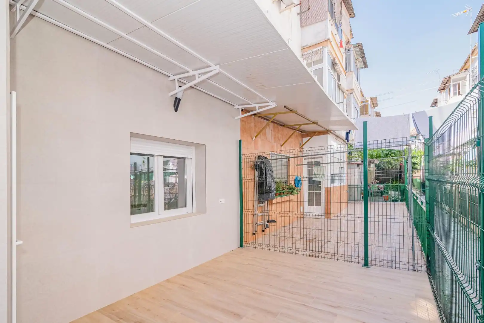 Vista exterior de Piso en venta en Granada con Terraza y Amueblado