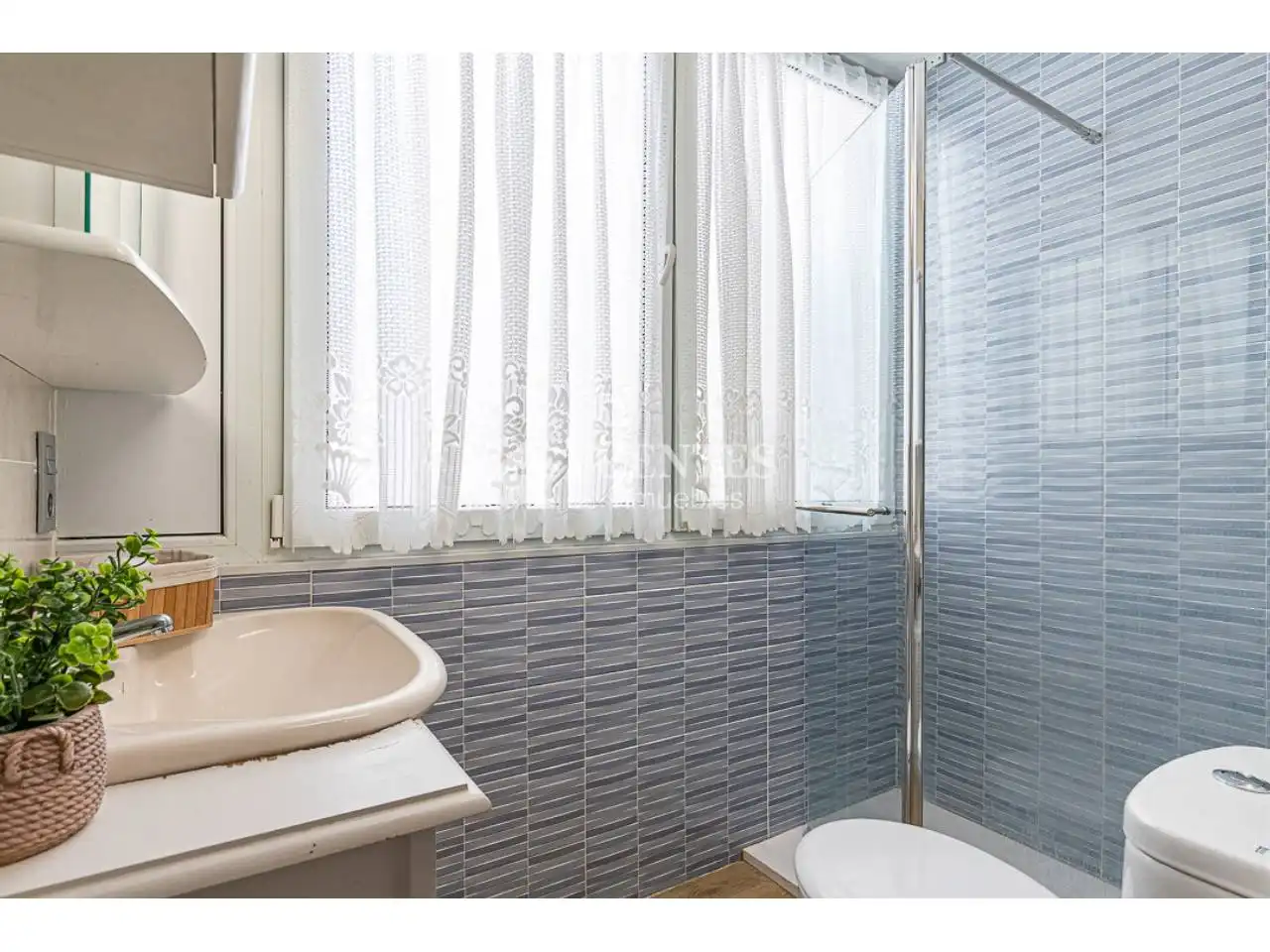 Baño de Piso en venta en Alicante / Alacant con Aire acondicionado, Calefacción y Terraza