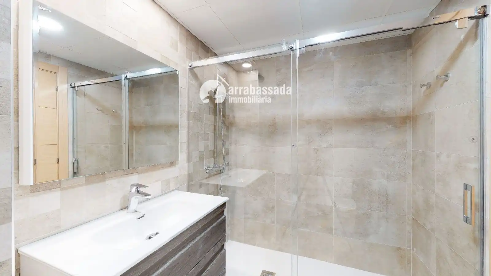 Baño de Piso de alquiler en Tarragona con Aire acondicionado, Calefacción y Terraza