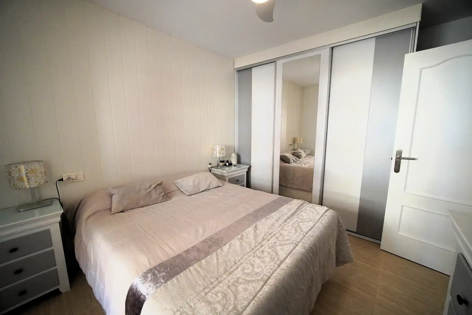 Habitación de Apartamento en venta en Roquetas de Mar con Terraza y Piscina comunitaria