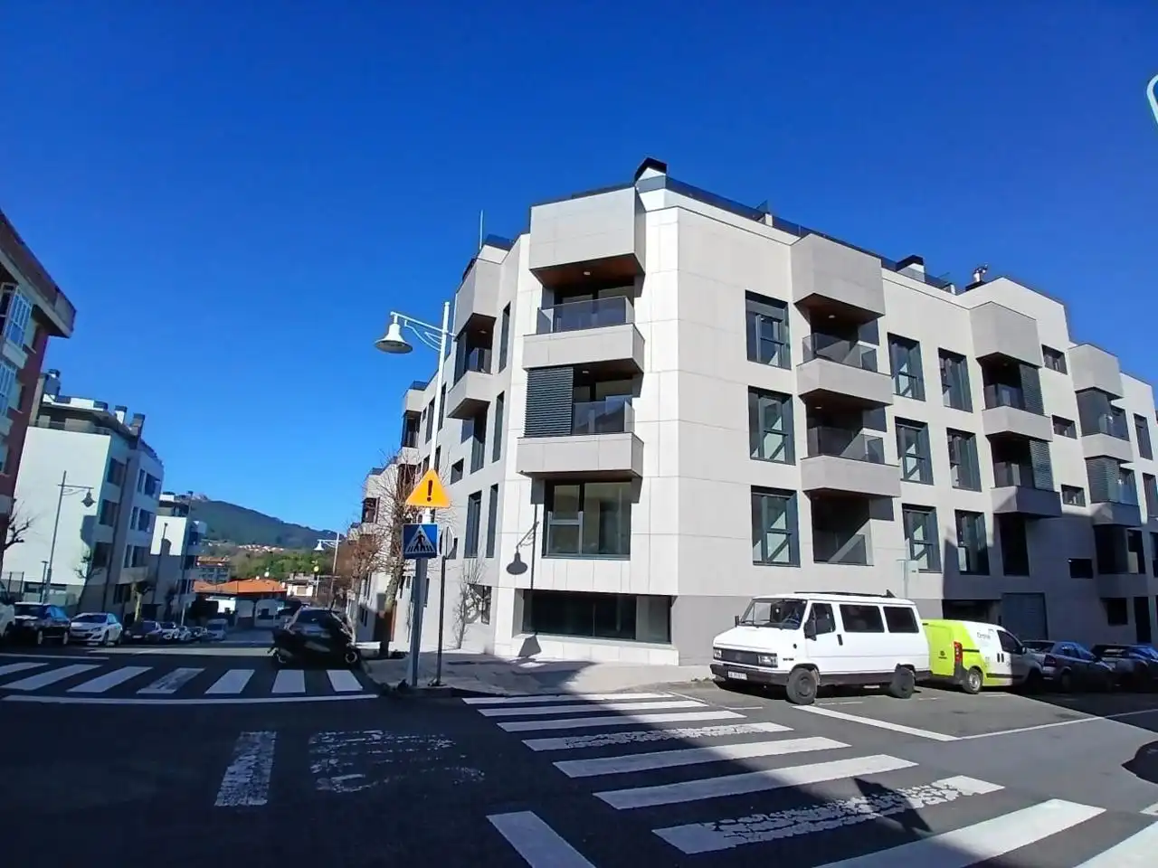 Vista exterior de Planta baixa en venda en Castro-Urdiales amb Terrassa, Traster i Piscina comunitària