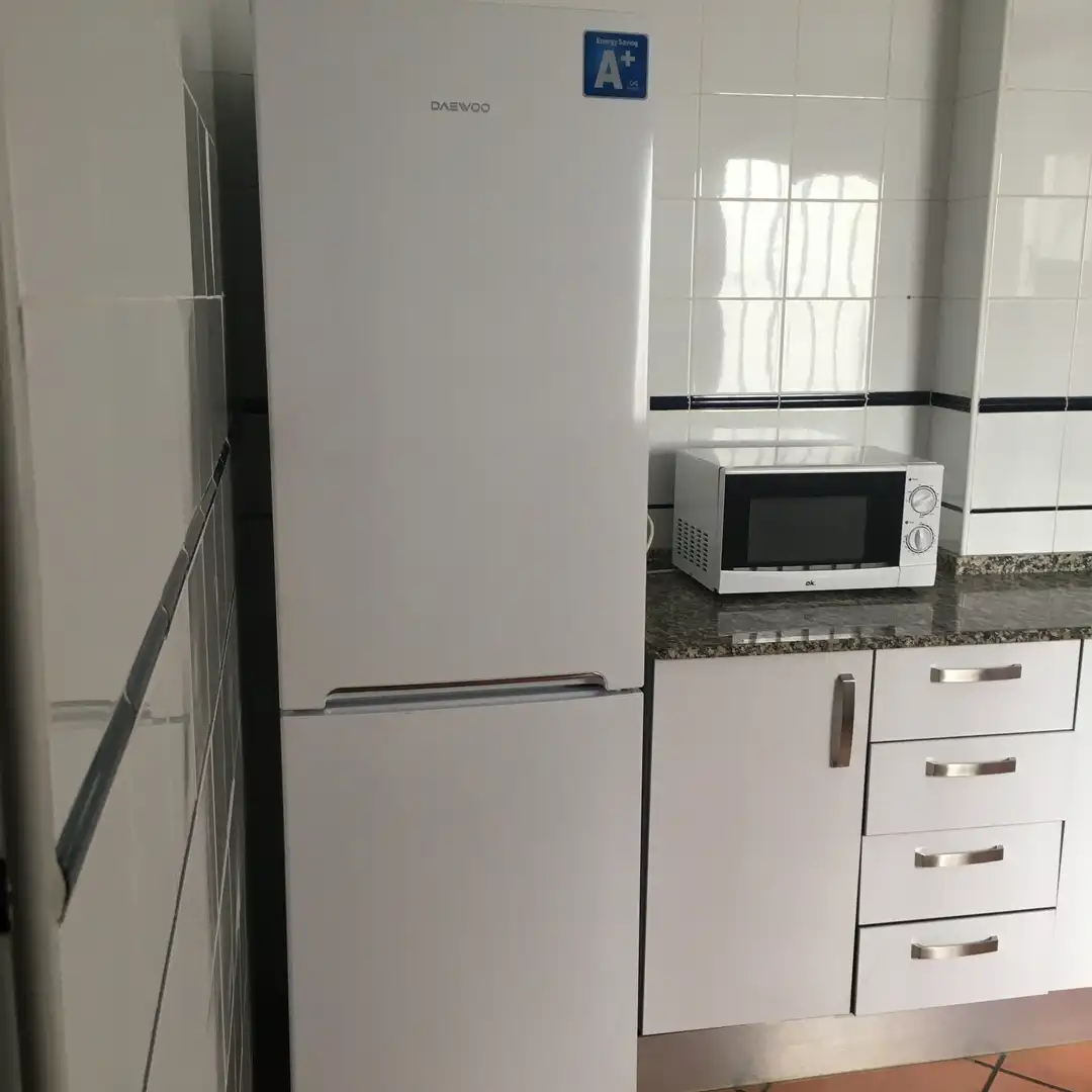 Cuina de Casa adosada de lloguer en Puerto Real amb Aire condicionat, Moblat i Forn