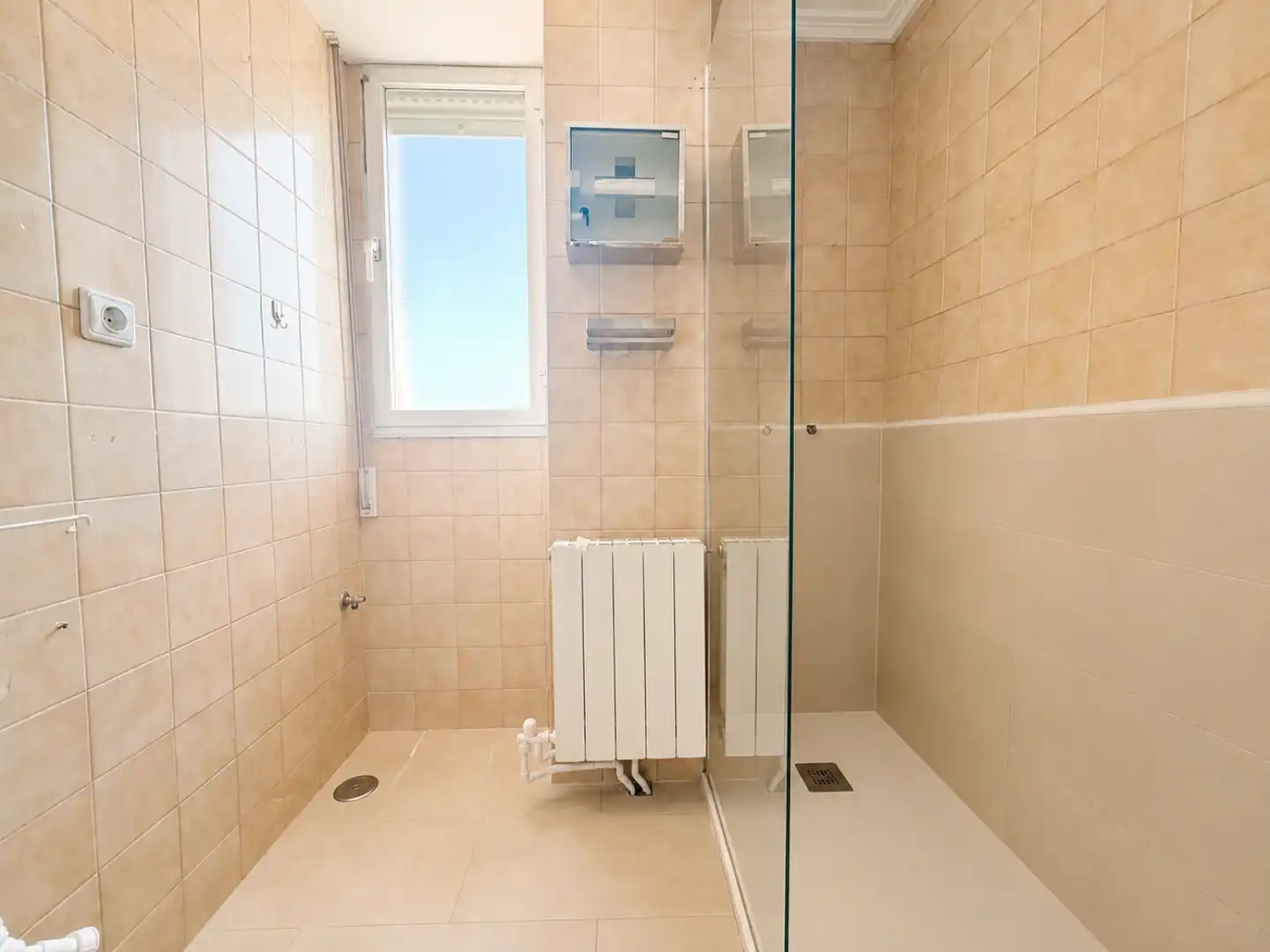 Bathroom of Flat for sale in Torrelavega   with Heating, Private garden and Parquet flooring