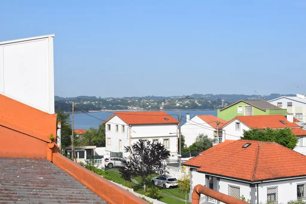 Vista exterior de Àtic en venda en Miño amb Calefacció, Terrassa i Traster