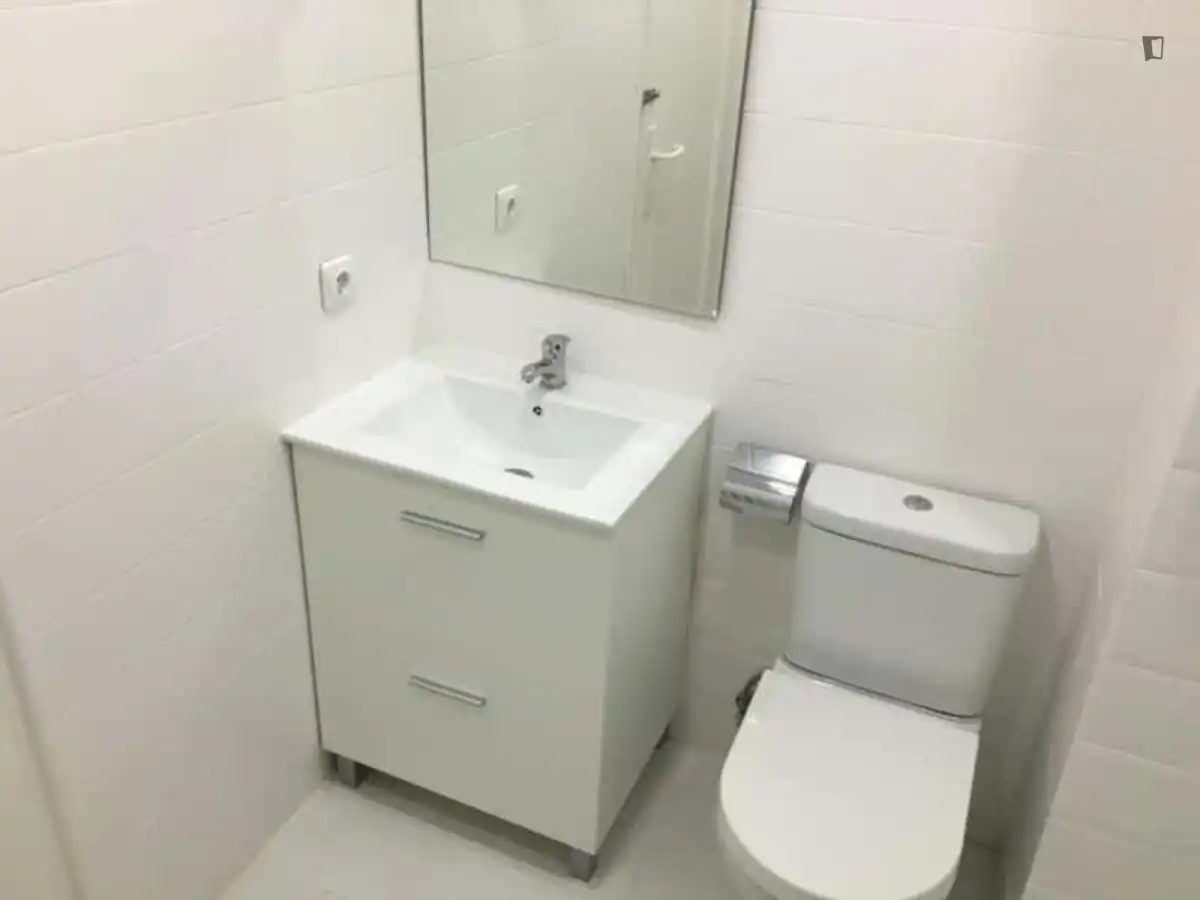 Baño de Apartamento para compartir en Madrid con Amueblado, Lavadora y Internet