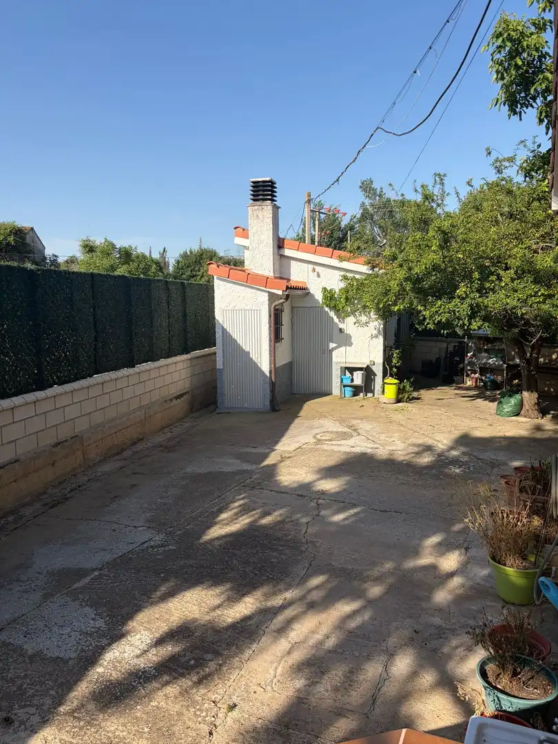 Vista exterior de Casa o xalet en venda en Marcilla amb Aire condicionat, Calefacció i Jardí privat