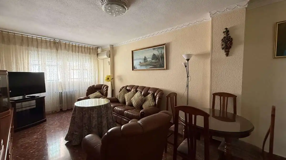Sala d'estar de Pis de lloguer en Granada amb Calefacció, Moblat i Microones