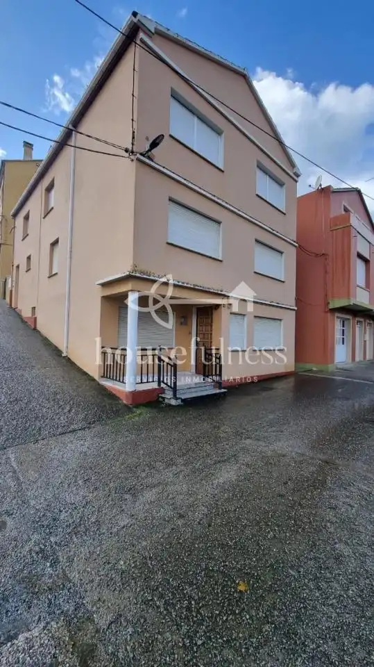 Vista exterior de Dúplex en venda en Cariño amb Calefacció, Terrassa i Moblat