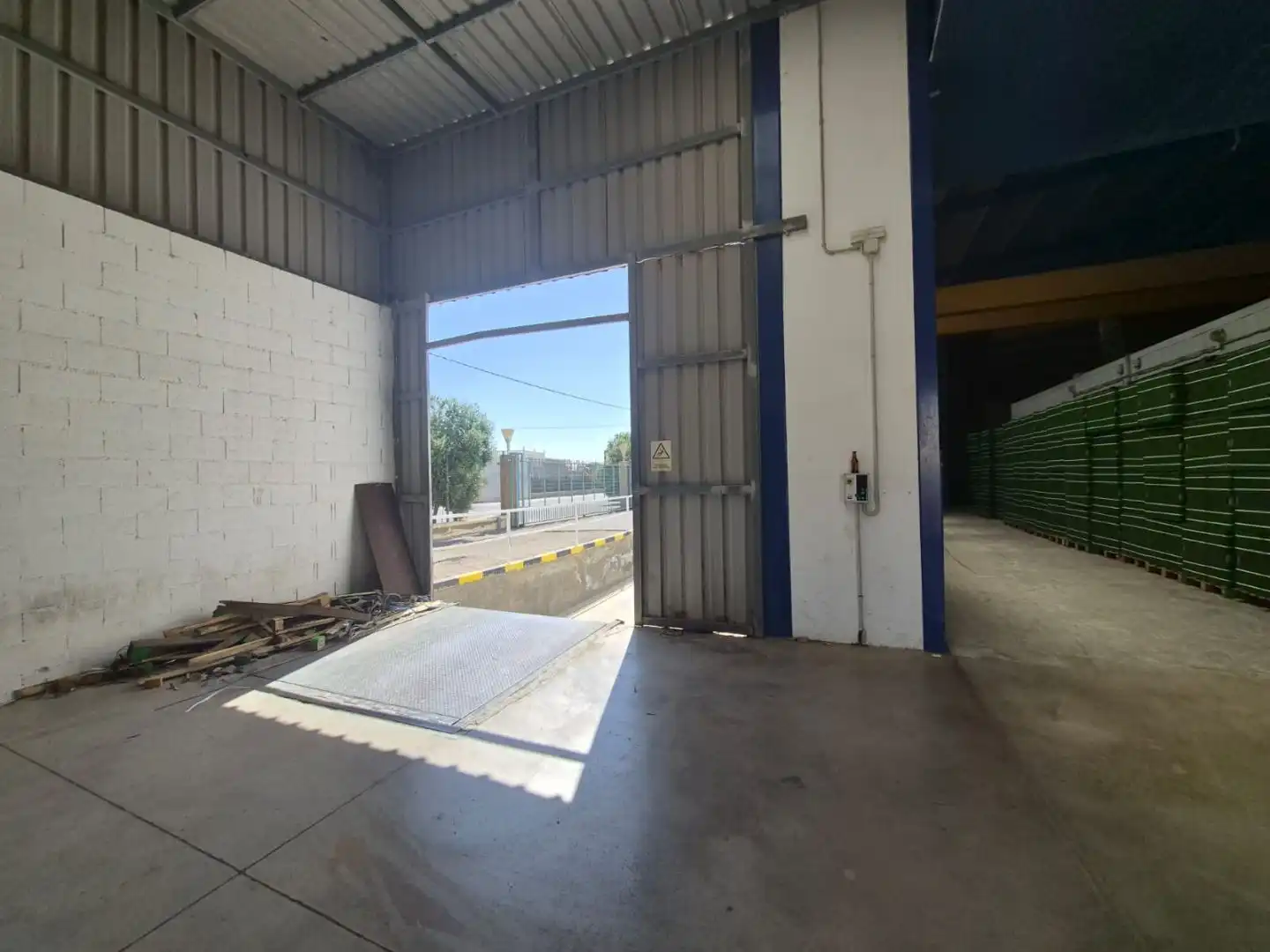 Commercial properties for rent in Paraje Cueva del Gato, 4, Balerma