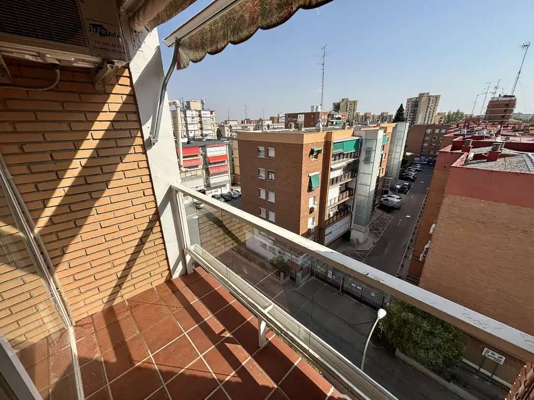 Pis amb ascensor en venda a Calle de Camarena, imagen 7