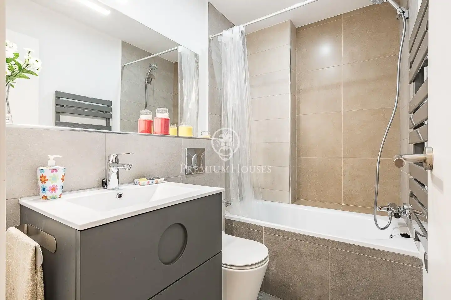 Bany de Apartament en venda en Barcelona amb Aire condicionat, Calefacció i Terrassa