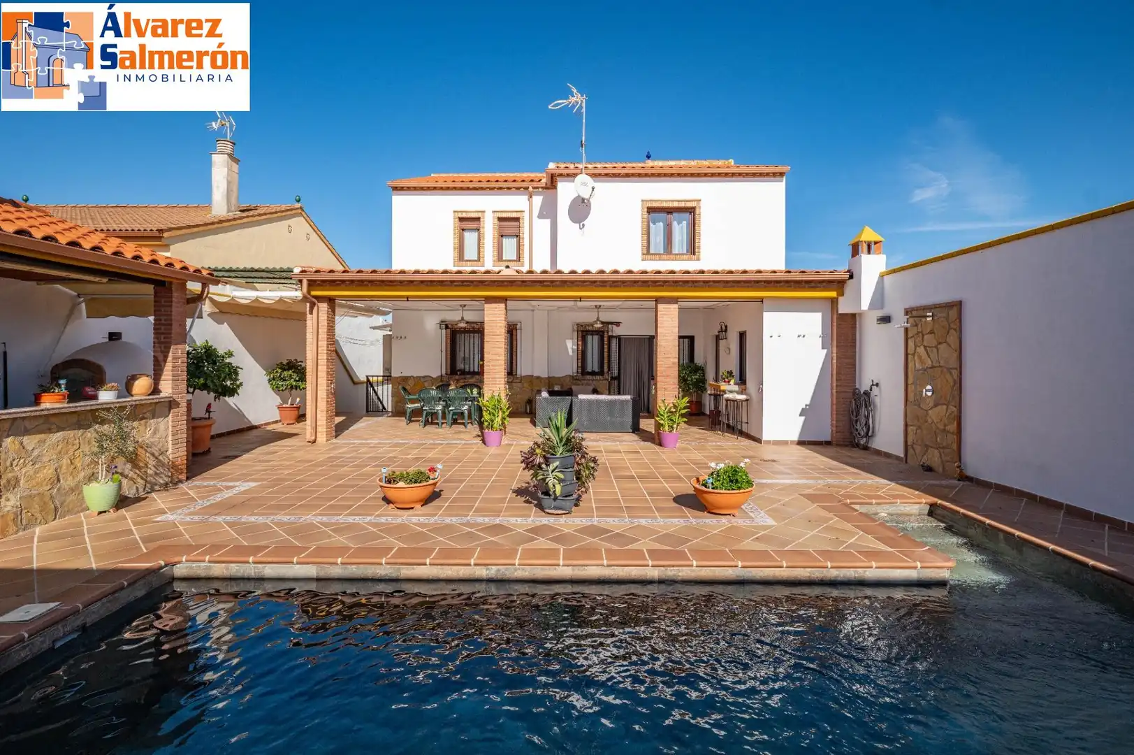 Vista exterior de Casa o xalet en venda en Albolote amb Aire condicionat, Calefacció i Terrassa