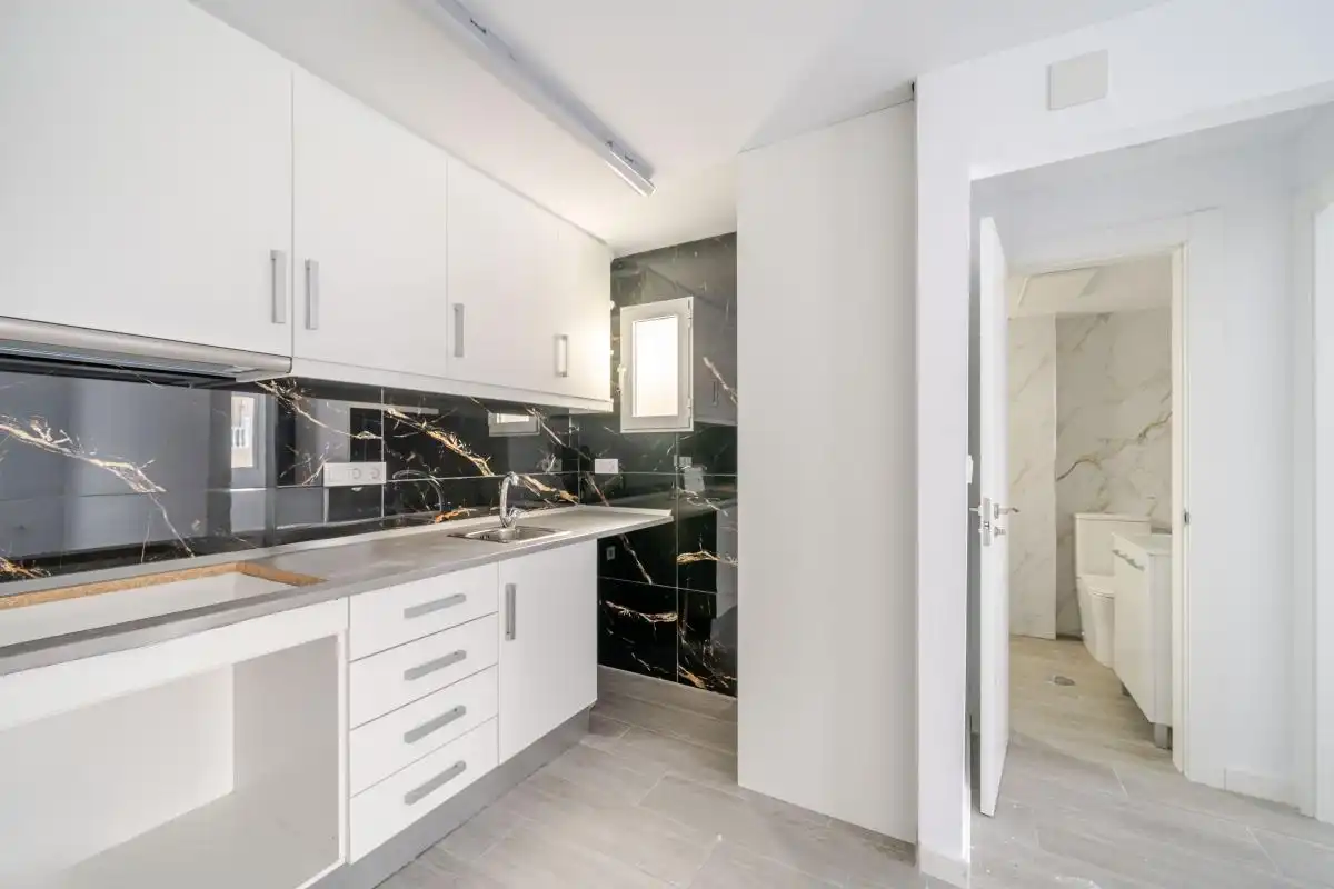 Cocina de Piso en venta en Torrevieja con Calefacción, Terraza y Balcón