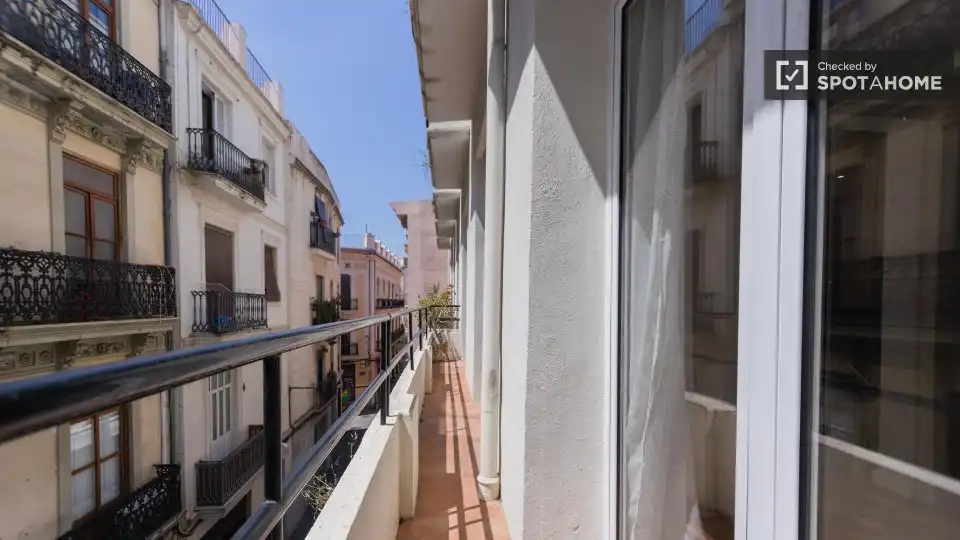 Appartamento con terrazza in affitto a Ciutat Vella, imagen 5
