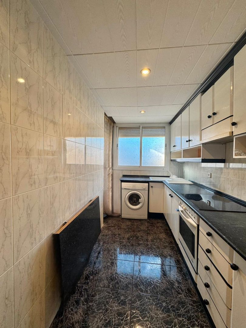 Cuina de Pis en venda en El Prat de Llobregat amb Aire condicionat, Calefacció i Rentadora