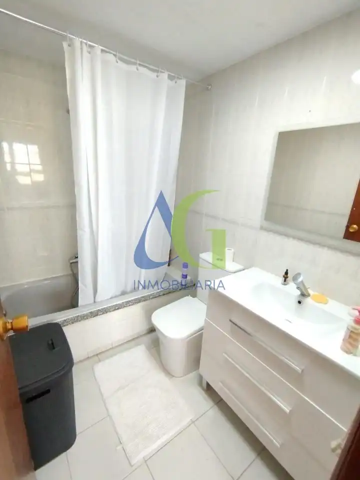 Bathroom of Flat for sale in León Capital   with Parquet flooring and Storage room